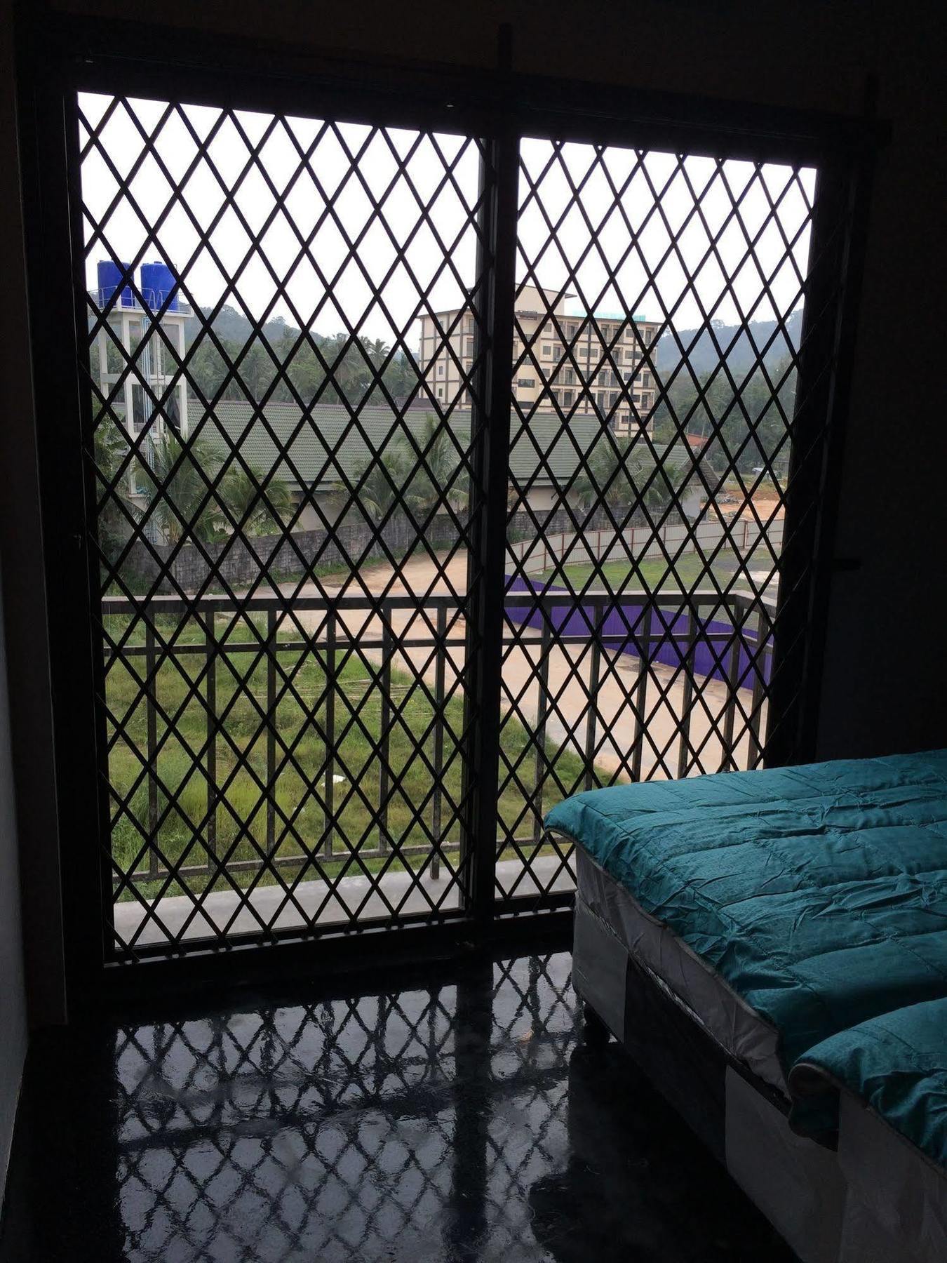 Hubb Hostel Phuket Airport Nai Yang Luaran gambar
